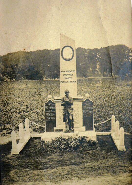 Le monument aux morts d'Odomez entre les 2 guerres