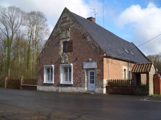 Maison forestière de Souchemont (sur le fronton les armoiries papales)