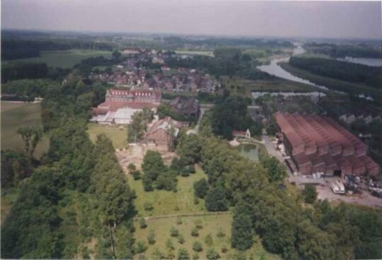Vue aérienne en 2000 de la communauté "les compagnons du Hainaut"