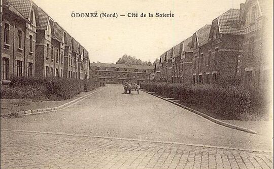 Entrée de la cité, rue Donat- Agache